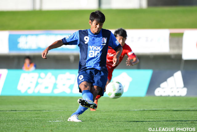 富山を今季初の3連勝に導く決勝PKを決めた苔口 卓也【明治安田Ｊ３ 第14節 富山vsYS横浜】