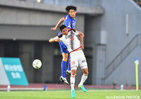 熊谷 アンドリュー（金沢）との空中戦を制す佐藤 晃大（徳島）【明治安田Ｊ２ 第20節 徳島vs金沢】