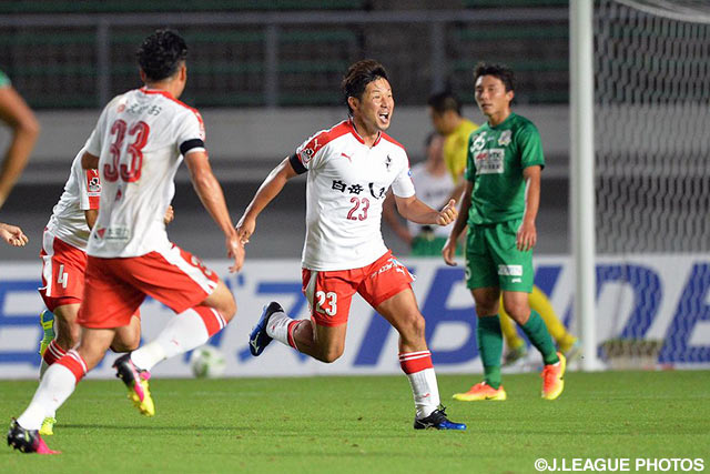 88分に鋭い一撃で勝越し点を決めた藏川 洋平（熊本）【明治安田Ｊ２ 第20節 岐阜vs熊本】