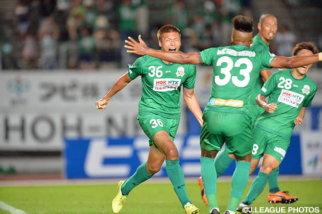 後半アディショナルタイムに執念の同点ゴールを決めた瀧谷 亮（岐阜）【明治安田Ｊ２ 第20節 岐阜vs熊本】