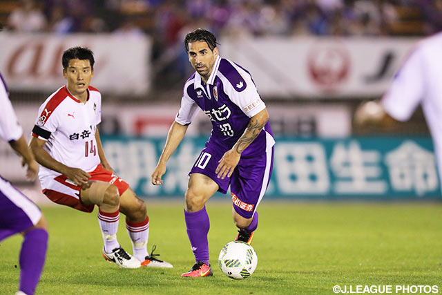 力強いドリブルでチャンスを作ったエスクデロ 競飛王（京都）【明治安田Ｊ２ 第8節 京都vs熊本】