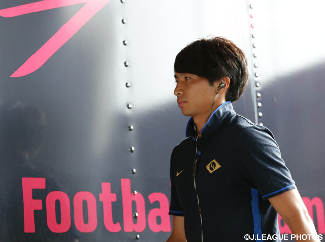 カシマスタジアムに到着する柴崎　岳（鹿島）【明治安田Ｊ１ 2nd 第1節 鹿島vsＧ大阪】