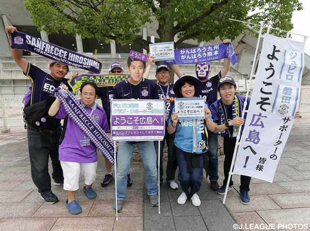 水本 裕貴（広島）がグリーティング？【明治安田Ｊ１ 2nd 第1節 広島vs磐田】