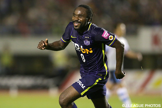 リードを3点に広げるダメ押しゴールを決めたピーター ウタカ（広島）【明治安田Ｊ１ 2nd 第1節 広島vs磐田】