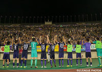 2ndステージ開幕戦白星をファン・サポーターと喜ぶ広島の選手たち【明治安田Ｊ１ 2nd 第1節 広島vs磐田】