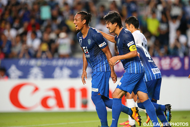 23分に先制のPKを決めたウェリントン（福岡）【明治安田Ｊ１ 2nd 第1節 福岡vs浦和】