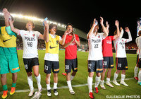 試合後、ファン・サポーターの声援に応える興梠 慎三（浦和）【明治安田Ｊ１ 2nd 第1節 福岡vs浦和】