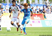 前半終了間際に先制点となる今季3点目を決めた前山 恭平（秋田）【明治安田Ｊ３ 第15節 秋田vsＣ大23】