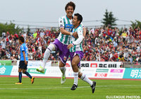 5点目を決め、自身のＪ２通算150試合出場に花を添えた上原 慎也（札幌 #14）【明治安田Ｊ２ 第21節 札幌vs横浜FC】