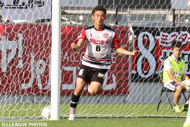 今季2勝目を引き寄せる貴重な追加点を挙げた牛之濵 拓（盛岡）【明治安田Ｊ３ 第15節 盛岡vs鳥取】