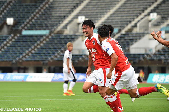 自身Ｊリーグ初ゴールとなる先制点をマークした薗田 淳（熊本）【明治安田Ｊ２ 第21節 熊本vsＣ大阪】