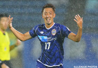 豪雨を切り裂く鋭い一撃で追加点を決めた鈴木 雄斗（山形）【明治安田Ｊ２ 第10節 山形vs熊本】