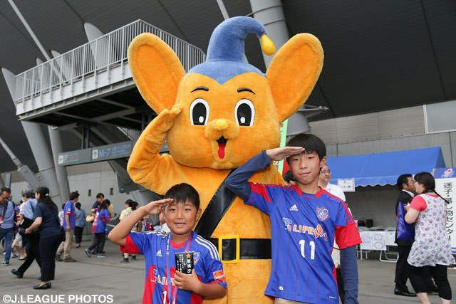 ピーポくんと一緒に敬礼！【明治安田Ｊ１ 2nd 第2節 FC東京vs甲府】
