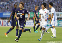 浅野 拓磨（広島）と柴崎 岳（鹿島）【明治安田Ｊ１ 2nd 第2節 広島vs鹿島】