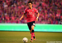 ドリブルでボールを運ぶ杉本 健勇（Ｃ大阪）【明治安田Ｊ２ 第22節 Ｃ大阪vs札幌】