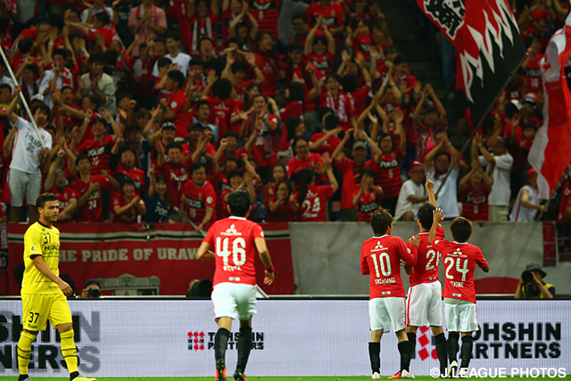 50分に待望の追加点となるループシュートを決めた李 忠成（浦和） 【明治安田Ｊ１ 2nd 第2節 浦和vs柏】