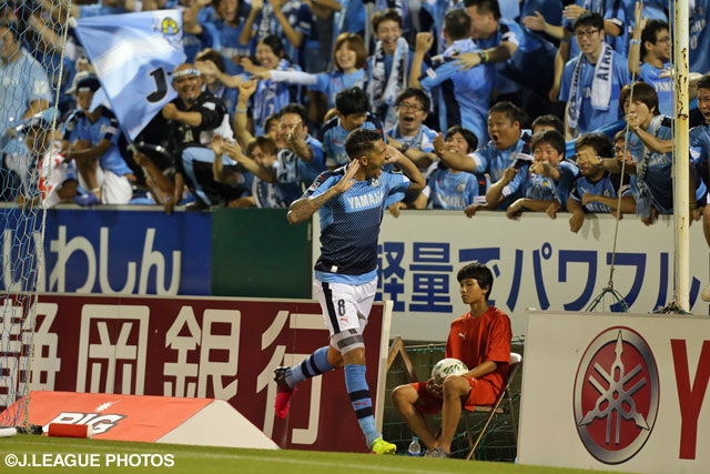 ジェイ（磐田）の先制点に磐田サポーターが歓喜に沸く 【明治安田Ｊ１ 2nd 第2節 磐田vs大宮】