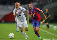 果敢にゴールを狙ったネイサン バーンズ（FC東京）【明治安田Ｊ１ 2nd 第2節 FC東京vs甲府】