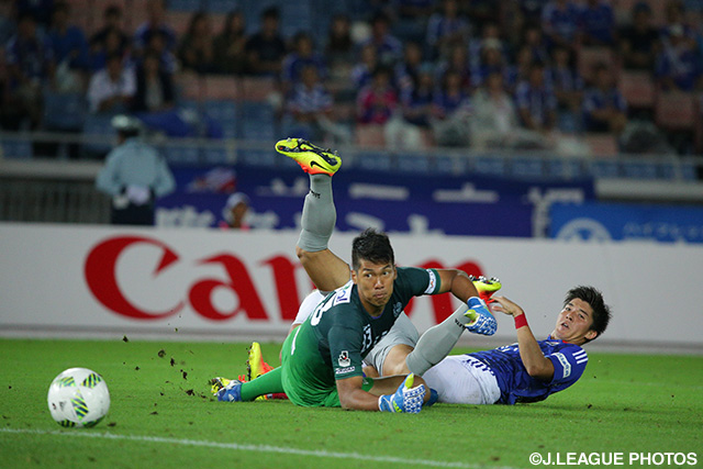 倒れ込みながらも左足で追加点を決めた富樫 敬真（横浜FM） 【明治安田Ｊ１ 2nd 第2節 横浜FMvs福岡】