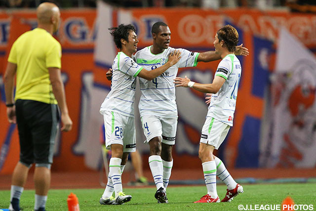 ヘディングで先制ゴールを挙げたアンドレ バイア（湘南）【明治安田Ｊ１ 2nd 第2節 新潟vs湘南】