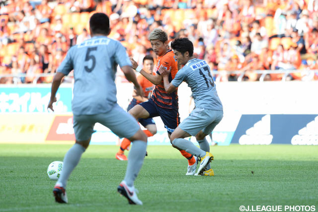 開幕からフルタイム出場でチームをけん引する佐藤 悠希（長野）【明治安田Ｊ３ 第16節 長野vs秋田】