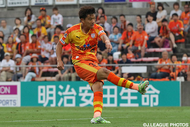 白崎 凌兵の3試合連続ゴールで先制した清水【明治安田Ｊ２ 第22節 清水vs熊本】