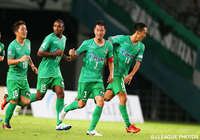 二川孝広のクロスに頭で飛びこみ決勝ゴールを決めた井林章（東京Ｖ）【明治安田Ｊ２ 第22節 東京Ｖvs岡山】