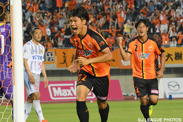 交代出場で見事にハットトリックを達成した中山 仁斗（山口）【明治安田Ｊ２ 第22節 山口vs北九州】