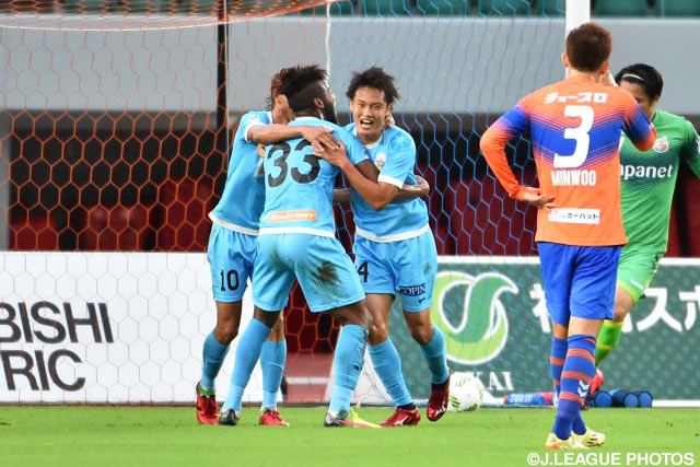 力強いドリブルから先制ゴールを決めた田中 達也（岐阜）【明治安田Ｊ２ 第22節 長崎vs岐阜】