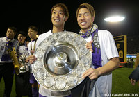 チームの優勝に大きく貢献する活躍を見せた浅野（写真右）【浅野 拓磨：U-23日本代表】