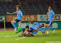 体を張ってゴールを守る中村【中村 航輔：U-23日本代表】