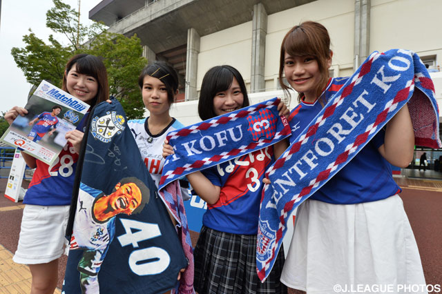 この女子グループの比率は甲府が3:磐田が1？【明治安田Ｊ１ 2nd 第3節 甲府vs磐田】