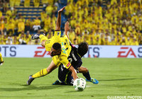 ディエゴ オリヴェイラ（柏）と柏 好文（広島）が激しく競り合う【明治安田Ｊ１ 2nd 第3節 柏vs広島】