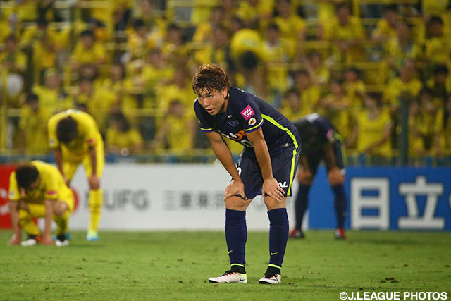 無念のドローに肩を落とす浅野 拓磨（広島）【明治安田Ｊ１ 2nd 第3節 柏vs広島】