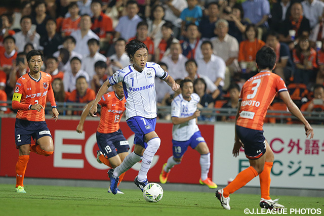 ゴール前に攻め上がる遠藤 保仁（Ｇ大阪）【明治安田Ｊ１ 2nd 第3節 大宮vsＧ大阪】