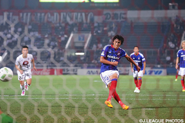 同点PKを決め、流れを引き寄せた中村 俊輔（横浜FM）【明治安田Ｊ１ 2nd 第3節 横浜FMvs神戸】