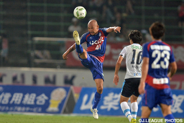 磐田攻撃陣をシャットアウトした土屋 征夫（甲府）【明治安田Ｊ１ 2nd 第3節 甲府vs磐田】