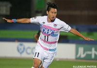 2点目を決めヘリコプターパフォーマンスを見せる豊田 陽平（鳥栖）【明治安田Ｊ１ 2nd 第3節 湘南vs鳥栖】