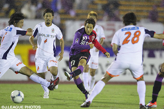2012年、Ｊ２第25節vs愛媛FC戦でＪリーグデビュー