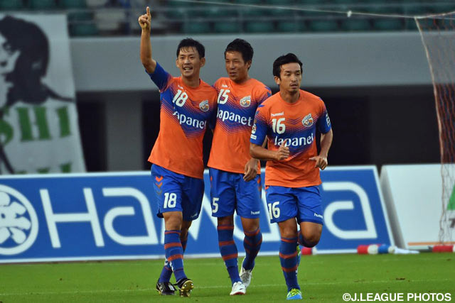 先制ゴールを決め喜ぶ佐藤 洸一（長崎）【明治安田Ｊ２ 第23節 長崎vs東京Ｖ】