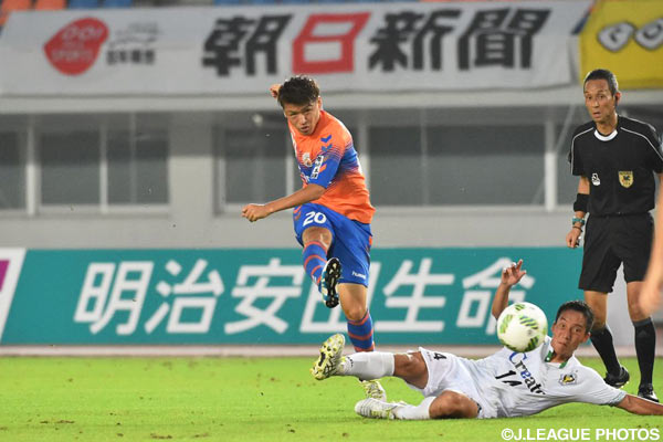 長崎を今季初の連勝に導く決勝点を決めた中村 慶太【明治安田Ｊ２ 第23節 長崎vs東京Ｖ】