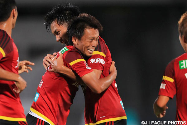 今季初得点となる決勝点を決めた中美 慶哉（金沢）【明治安田Ｊ２ 第23節 金沢vs山形】