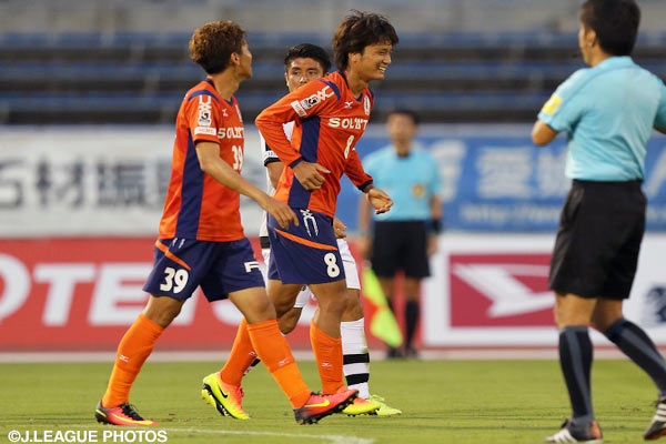 ゴール左隅へ先制ヘッドを流し込んだ小島 秀仁（愛媛）【明治安田Ｊ２ 第23節 愛媛vs清水】