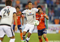 3試合連続得点となる逆転弾を豪快に決めた鄭 大世（清水）【明治安田Ｊ２ 第23節 愛媛vs清水】