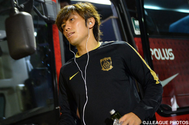 スタジアム入りする柏木 陽介（浦和）【明治安田Ｊ１ 2nd 第4節 浦和vs大宮】