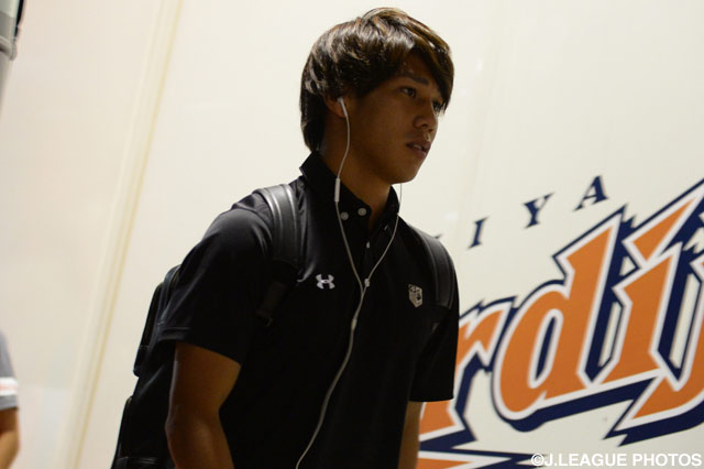 2トップの一角に入った江坂 任（大宮）【明治安田Ｊ１ 2nd 第4節 浦和vs大宮】