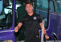 気合の入った表情でスタジアム入りする浅野 拓磨（広島）【明治安田Ｊ１ 2nd 第4節 広島vs横浜FM】