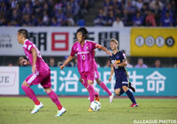 ファビオの先制点をアシストした中村 俊輔（横浜FM）【明治安田Ｊ１ 2nd 第4節 広島vs横浜FM】