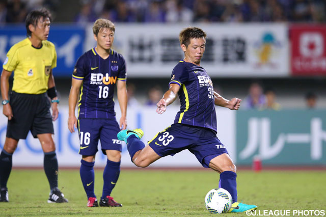 セットプレーのキッカーを務めた塩谷 司（広島）【明治安田Ｊ１ 2nd 第4節 広島vs横浜FM】