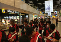 アムステルダムの入国チェック。ゴシアカップに参加することを伝えると、「Good luck!」と声をかけていただきました【開幕前：2016 Gothia Cup】